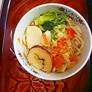 刻み野菜＆かまぼこ伊達巻うどん